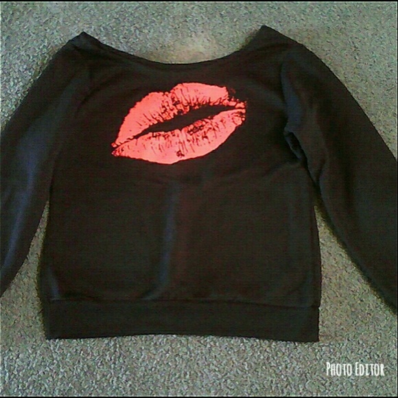 NWOT kiss print sweater - Picture 1 of 4